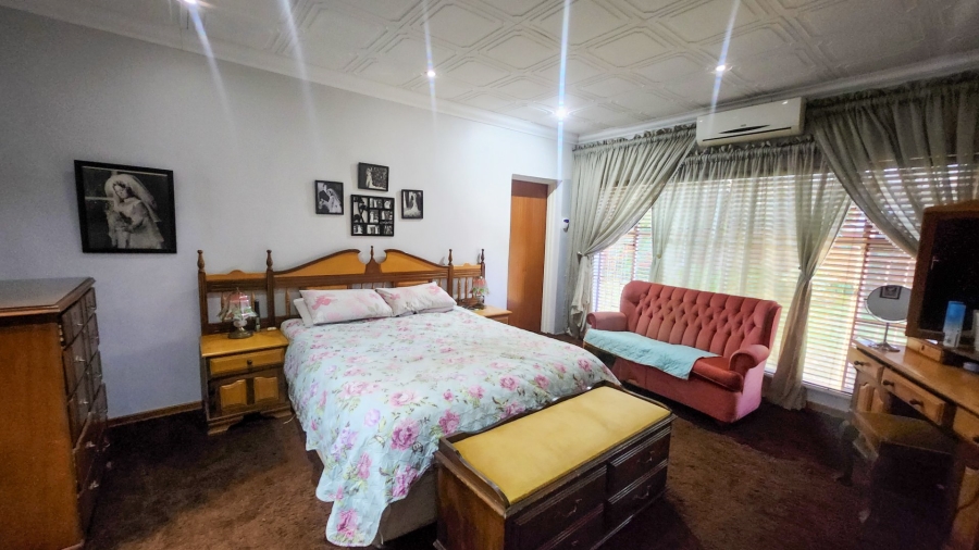4 Bedroom Property for Sale in Wilkoppies North West